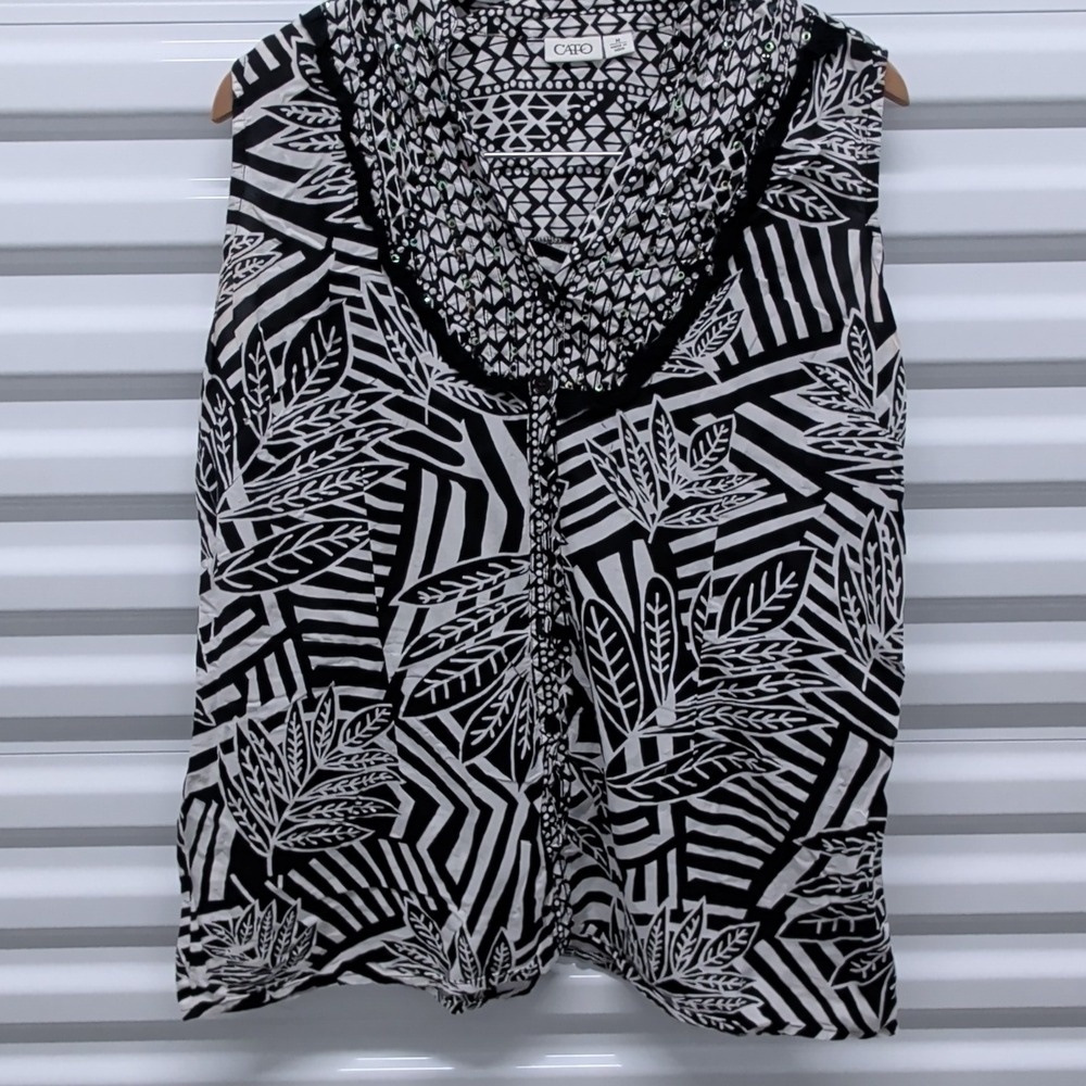 Cato Top Size M Womens Black White Geometric Leaf Print Cotton Sleeveless Blouse — photo 2
